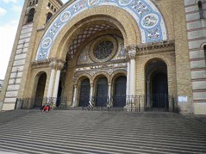 282 cathedrale d'oran fermee